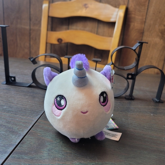 Squeezamals Wave 1 Unicorn Plush Figure - Picture 1 of 13